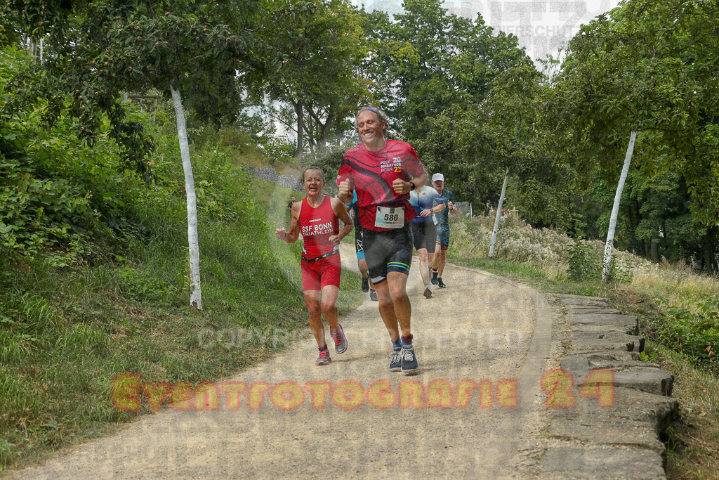 250824_1346_EX1_3591 | Sportfotografie im Rhein-Sieg Kreis, Köln, Bonn, NRW, Rheinland Pfalz, Hessen, etc. Unser Tätigkeitsfeld umfasst den Laufsport vom Volkslauf über den Marathon, Duathlon, Triathon bis zum Ultralauf wie Kölnpfad Ultra oder Schindertrail.
