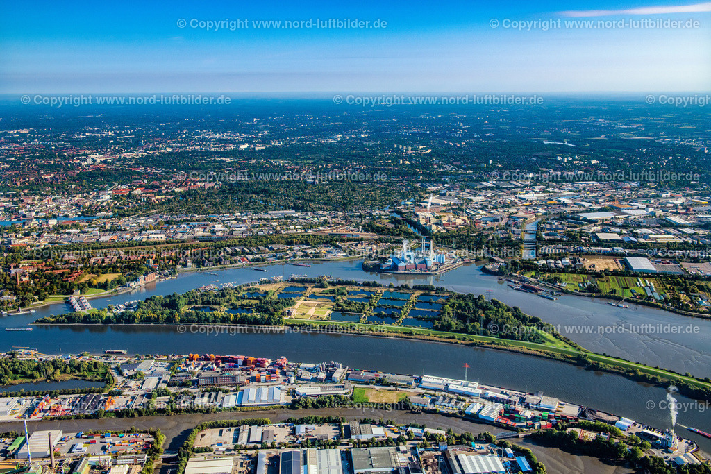 Hamburg_Peute_Gewerbegebiet_ELS_3810220922 | HAMBURG 22.09.2022 Industrie- und Gewerbegebiet an der Peutestraße - Hovestraße - Müggenburger Hauptdeich entlang des Flussverlaufs der Norderelbe im Ortsteil Veddel in Hamburg, Deutschland. // Industrial and commercial area on Peutestrasse - Hovestrasse - Mueggenburger Hauptdeich in the district Veddel in Hamburg, Germany. Foto: Martin Elsen