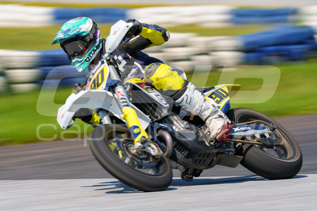 G-Cup + Supermoto Staatsmeisterschaft + Hungarian Supermoto Championship | GRIPcapture steht für authentische Sportfotografie in Österreich – für Momente, die mehr sind als Geschwindigkeit oder Ergebnis. Es geht um Emotion, Spannung, Fokus und den Augenblick, der oft nur einen Wimpernschlag dauert.Ob Motorsport, Teamsport oder 