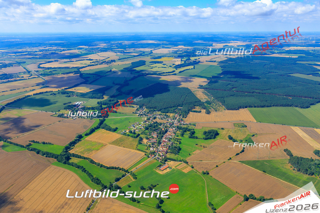Die Luftaufnahme Giessmannsdorf -  wurde vom UL-Flugzeug (keine Drohne) aus fotografiert.Hohe Druck- Auflösung-die Geschenkidee!