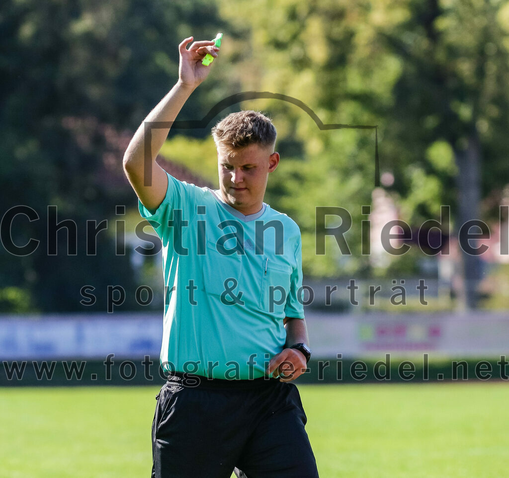 2023-09-09_013_FC_Herzogstadt_II_gegen_SG_Hoerlkofen_Woerth | Erding, Deutschland, 09.09.2023:
Fußball, A-Klassel 2023 / 2024, 6. Spieltag, FC Herzogstadt II gegen SG Hörlkofen/Wörth, Endergebnis: 1:2

Schiedsrichter Bastian Schuster

Foto: Christian Riedel / fotografie-riedel.net