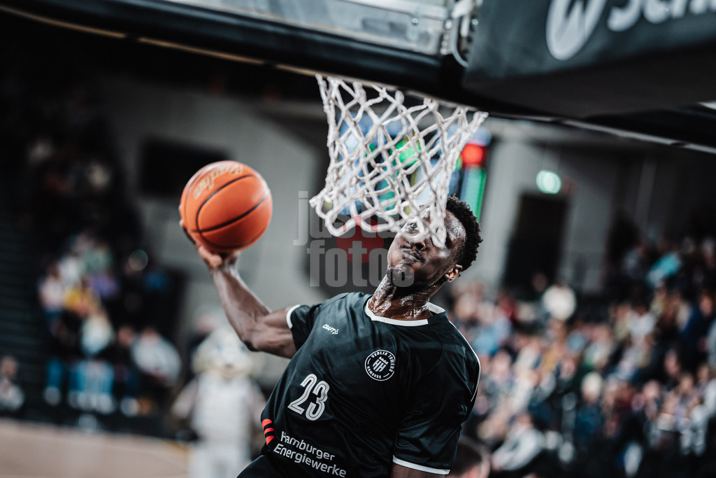 Basketball | Männer | Saison 2024/2025 | easyCredit Basketball Bundesliga | 14. Spieltag | Veolia Towers Hamburg vs. Basketball Löwen Braunschweig | 30.12.2024 | Kur Kuath (#23, Veolia Towers Hamburg)
