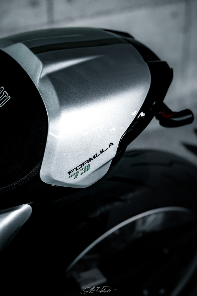 Ducati Scramber Formula 73 | Entdecken Sie die faszinierende Welt von Alexander Tschuncky Arts: Kreative Fotografie, atemberaubende Automobilkunst und hochwertiger Bilderdruck. Lassen Sie sich inspirieren! - Realisiert mit Pictrs.com