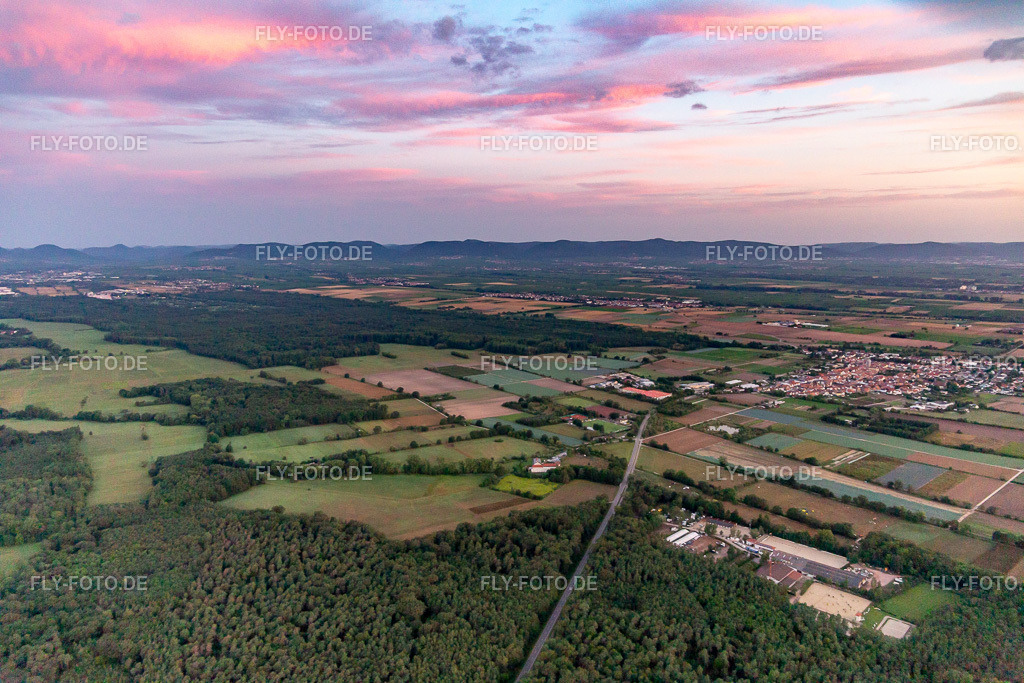 Reit- und Fahrverein e.V | Luftbild: Reit- und Fahrverein e.V in Zeiskam im Bundesland Rheinland-Pfalz in Deutschland. Foto: IMG_116385.jpg vom 11.08.2019 durch Werner Riehm/FLY-FOTO.de - Realisiert mit Pictrs.com