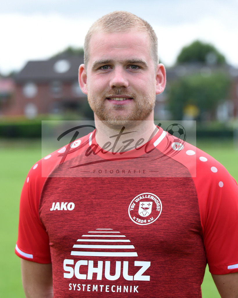 TEAWAL20200823_0026 | Fussball, Herren:   bei der bei der Team Presentation vom TSV Wallenhorst auf der Sportanlage an der Kaisereiche am 23.08.2020 in Wallenhorst, Deutschland. - Realisiert mit Pictrs.com
