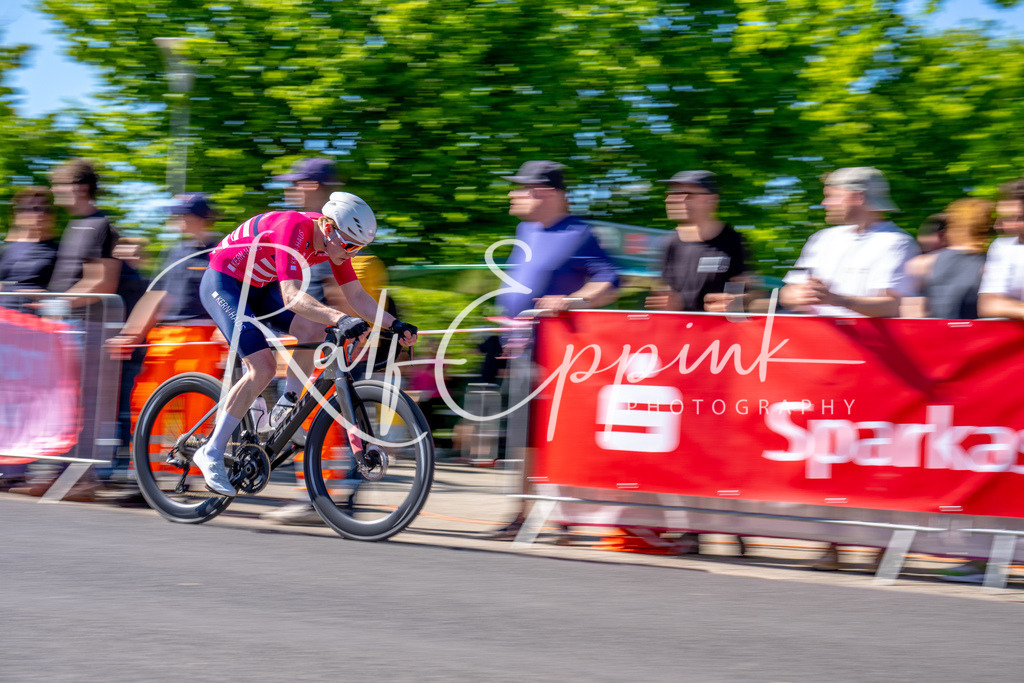 Spurt in den Mai 2026 - Großer Preis der Sparkasse Neuss | Annual one-day road cycling race "Großer Preis der Sparkasse Neuss" held in Büttgen, Germany, organized by VfR Büttgen 1912 e.V. The event features multiple races across all age categories from U11 youth to Elite men. - Realisiert mit Pictrs.com