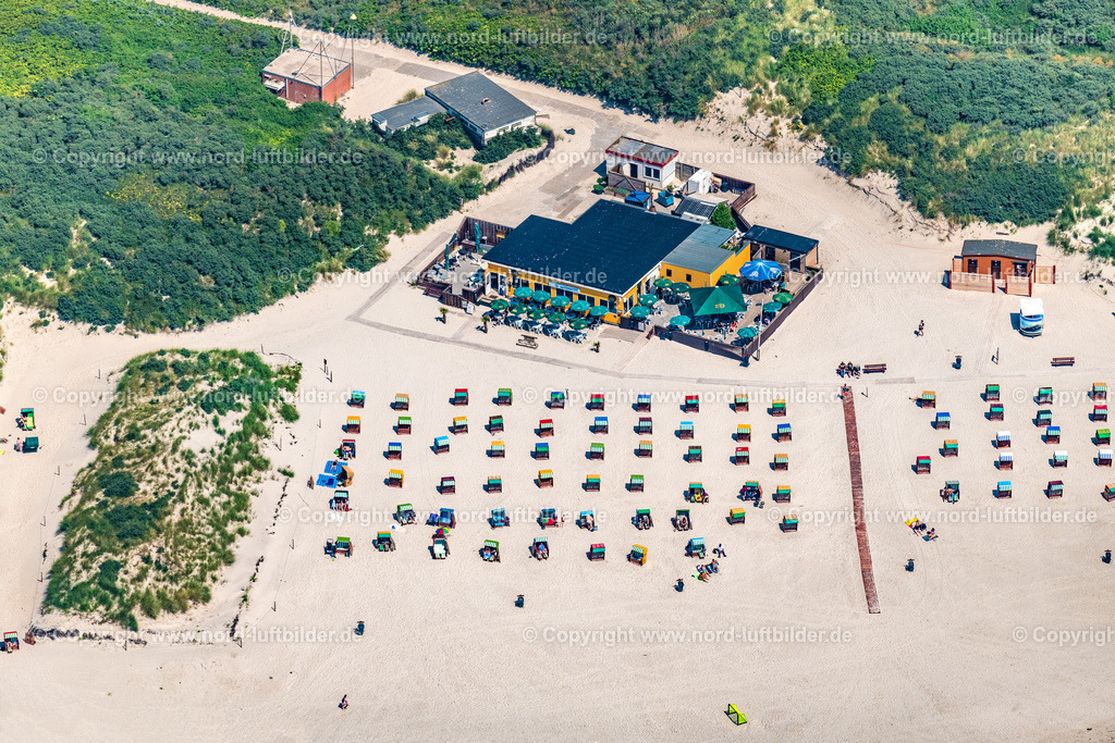 Helgoland_Dünen_Restaurant_ELS_1762250622 | HELGOLAND 25.06.2022 Küsten- Landschaft am Sandstrand der Helgoland-Düne in Helgoland im Bundesland Schleswig-Holstein. // Coastline on the sandy beach of Helgoland-Duene in Helgoland in the state Schleswig-Holstein. Foto: Martin Elsen