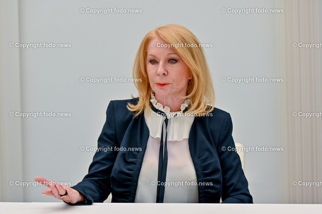 Gerda Rogers_ Starastrologin_ 19.012.2023-28 | 19.01.2023, Linz, AUT, Sparkasse Oberoesterreich im Bild Gerda Rogers (Starastrologin) 