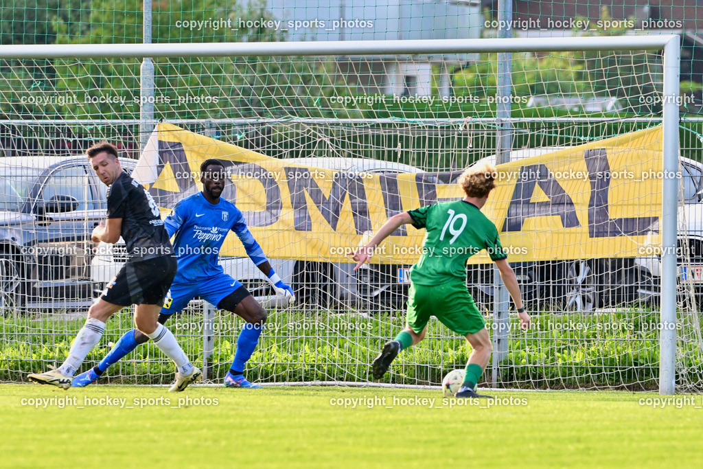 SC Landskron vs. Thal Assling  | #8 Patrick Hainzer Thal Assling, #99 Ayotunde Ezekiel Ikuepamitan Thal Assling, #19 Julian Loteritsch SC Landskron, SC Landskron vs. Thal Assling , SC Landskron vs. Thal Assling  am 09.08.2024 in Villach (Sportanlage Landskron), Austria, (Photo by Bernd Stefan)