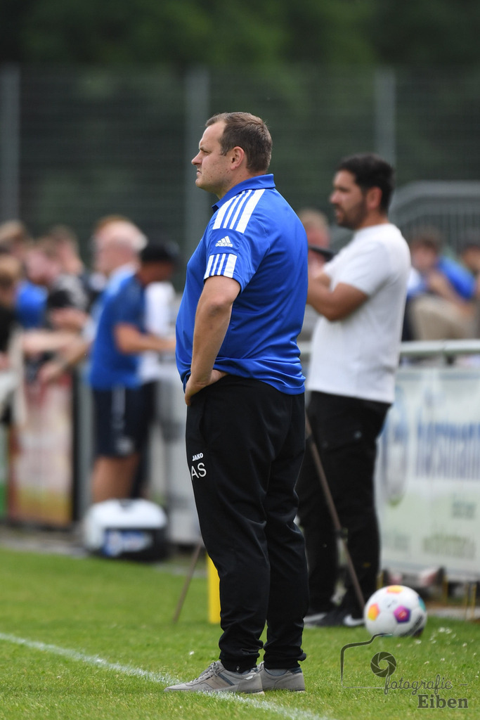 1. FC Nordenham-SV GOTANO | Kreispokal Finale Jade-Weser-Hunte 1. Mannschaften; 1.FC Nordenham (weiß)-SV GOTANO (blau) am 15.06.2025 in Rastede (Sportanlage Köttersweg), Photo: Philip Eiben 2025 - Realisiert mit Pictrs.com