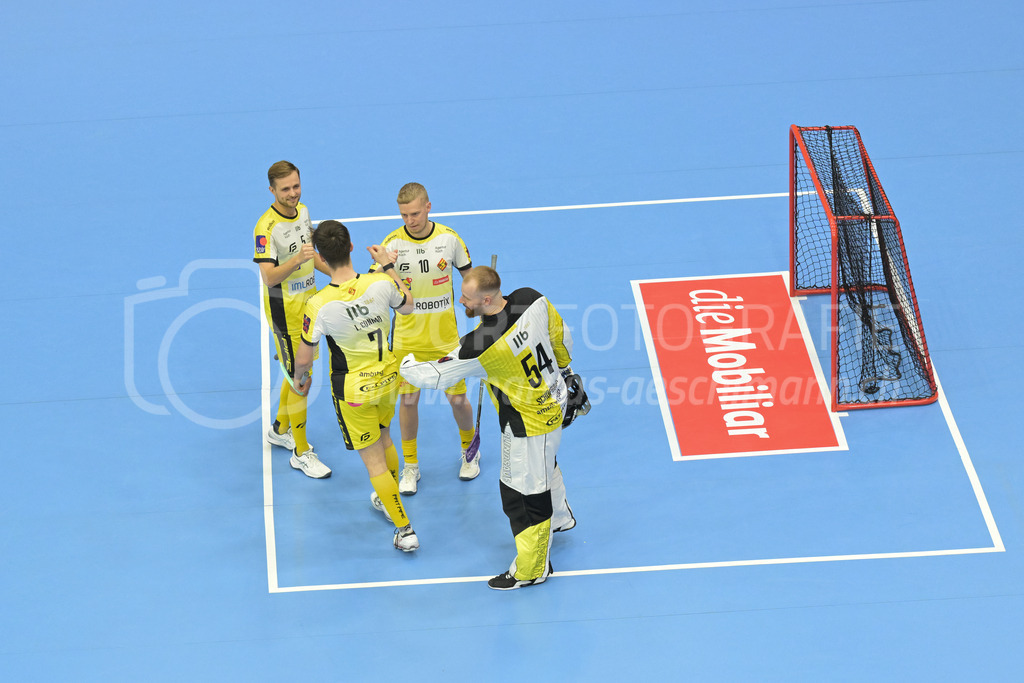 Zug United vs HC Rychenberg - 22. February 2025 | Zug United vs HC RychenbergSporthalle Wankdorf, BernStarting Six mit Johan Larsson (#5 HC Rychenberg Winterthur), Levin Conrad (#7 HC Rychenberg Winterthur), Markus Lindgjerdet (#10 HC Rychenberg Winterthur) und Nicolas Schüpbach (#54 HC Rychenberg Winterthur).Bild: Sportfotografie Markus Aeschimann | www.markus-aeschimann.ch - Realisiert mit Pictrs.com