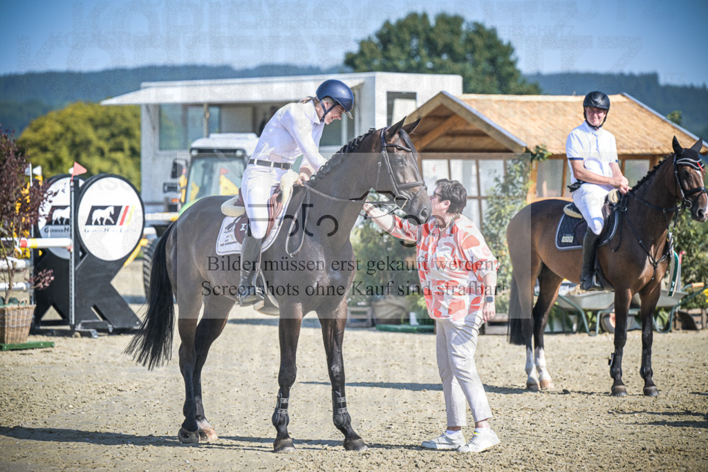 DOS_0094 | Entdecke hochwertige Reitturnierfotos von Foto Oger. Professionell, emotional und authentisch – jetzt Lieblingsmomente im Shop bestellen.Deutschlandweite Turnierfotografie. - Realisiert mit Pictrs.com