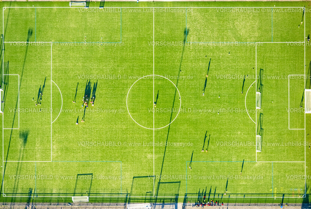 Hamm250904705 | Luftbild, Sportzemtrum Ost Hammer SpVg 03/04 e.V.,  Trainingsspiele und Schattenwurf der Abendsonne, Mitte, Hamm, Ruhrgebiet, Nordrhein-Westfalen, Deutschland