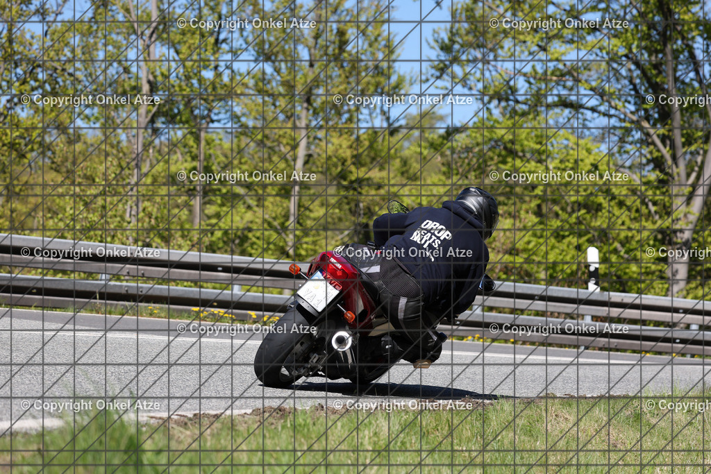 IMG_8266 | Fotograf am Kyffhäuser. Onkel Atze. Kyffhäuser Rennstrecke. Café36. Motorsportfotografie. - Realisiert mit Pictrs.com