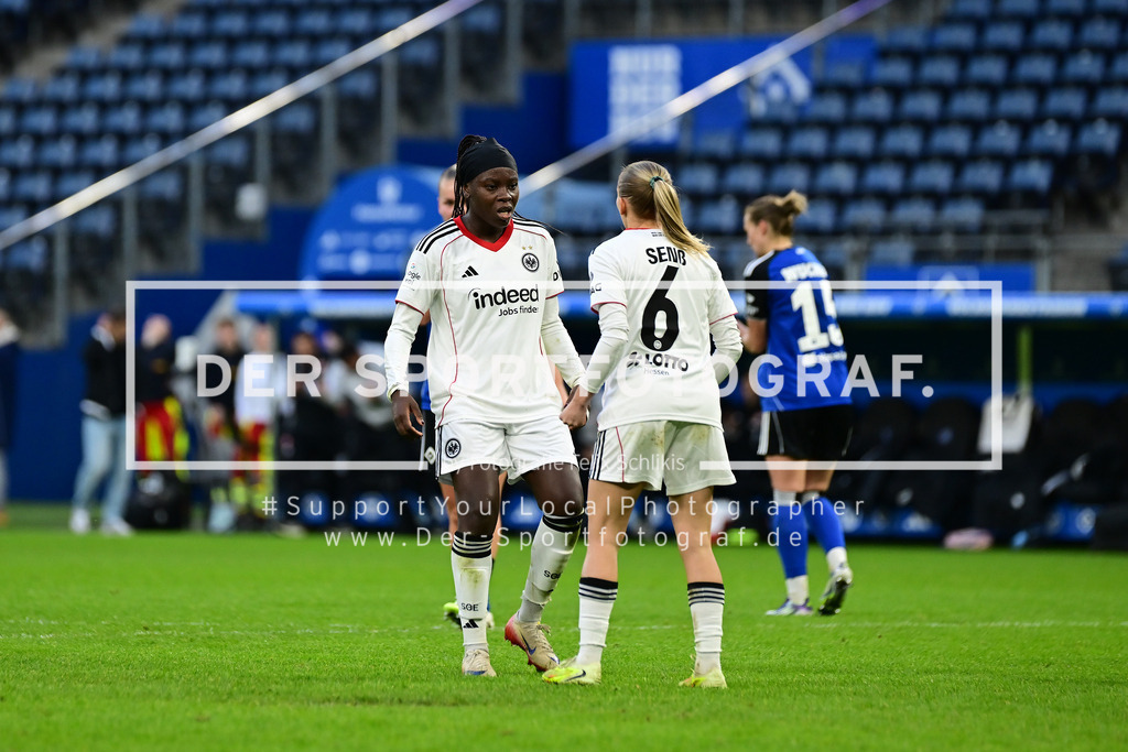 Fußball I Frauen I Saison 2025-2026 I Bundesliga I 8. Spieltag I Hamburger SV - Eintracht Frankfurt I 27215 | Jubel, Begeisterung, Enthusiasmus, Euphorie, Freude, Glücksgefühl, Heiterkeit bei: Etonam Nicole Anyomi (19, Eintracht Frankfurt) Elisa Senß (6, Eintracht Frankfurt) - Realisiert mit Pictrs.com