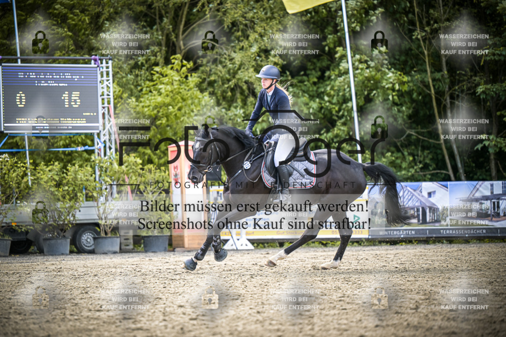 DOS_9853 | Entdecke hochwertige Reitturnierfotos von Foto Oger. Professionell, emotional und authentisch – jetzt Lieblingsmomente im Shop bestellen.Deutschlandweite Turnierfotografie. - Realisiert mit Pictrs.com