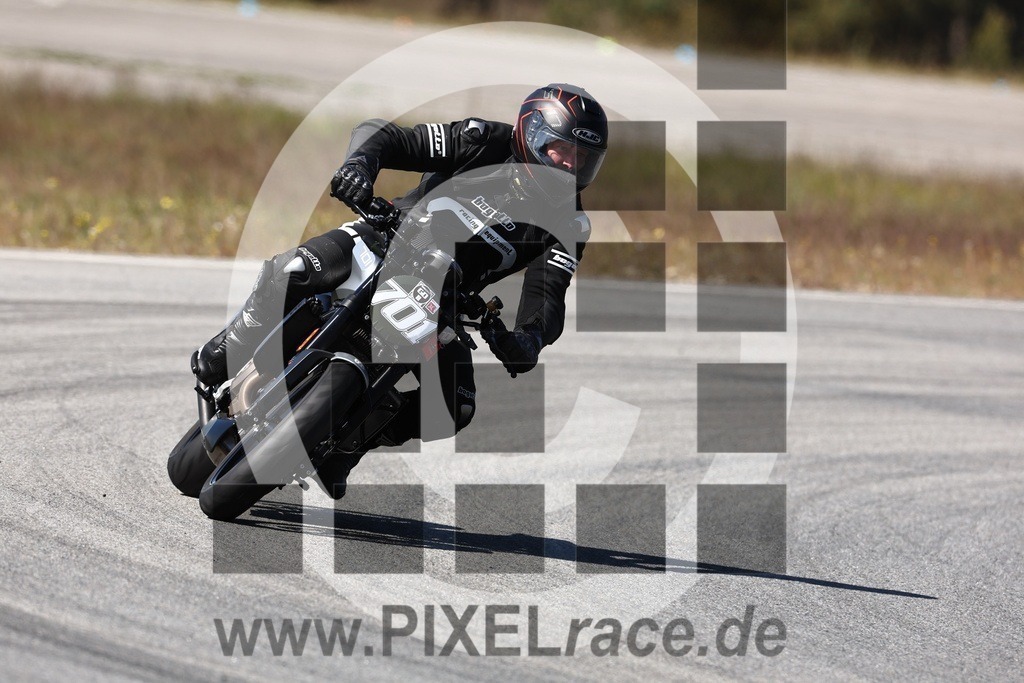 0701-20240509_03012 | Schöne Erinnerungen an spannende Momente - das festzuhalten ist unser Job. PIXELrace.de ist seit 2003 auf den Rennstrecken Europas unterwegs um die Action draußen beim Fahren und die wunderbare Stimmung imm Fahrerlager für euch einzufangen.
