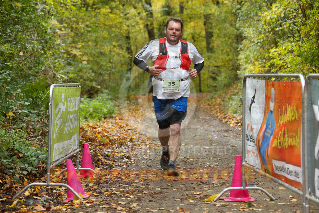 251026_1408_EX1_4131 | Sportfotografie im Rhein-Sieg Kreis, Köln, Bonn, NRW, Rheinland Pfalz, Hessen, etc. Unser Tätigkeitsfeld umfasst den Laufsport vom Volkslauf über den Marathon, Duathlon, Triathon bis zum Ultralauf wie Kölnpfad Ultra oder Schindertrail.