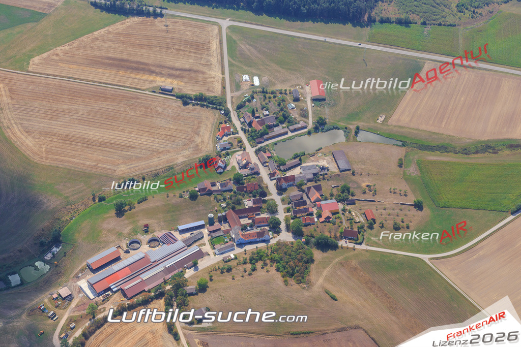 Luftbild von  Oberdachstetten - Luftaufnahme wurde 2015 von https://frankenair.de mittels Flugzeug (keine Drohne) erstellt - die Geschenkidee