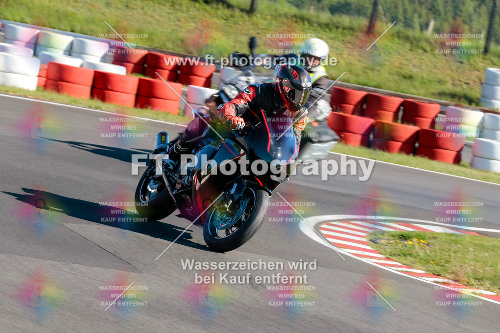 Moto-TeamOBK-21230 | Hier findet Ihr Bilder von Touristenfahrten auf der Nürburgring Nordschleife oder von anderen Veranstaltungen die ich besucht habe. Viel Spass beim Durch Schauen 