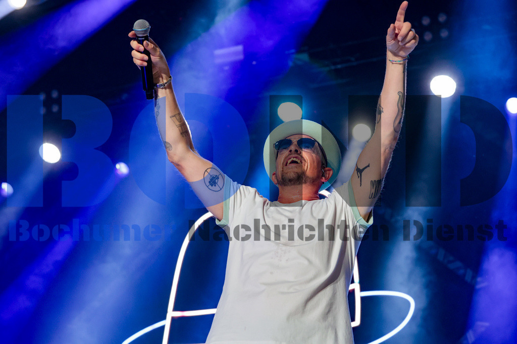 Zeltfestival Ruhr 2024 - Jan Delay  {date} -  | {headline}(Foto: Sebastian Sendlak / BOND) - Realisiert mit Pictrs.com