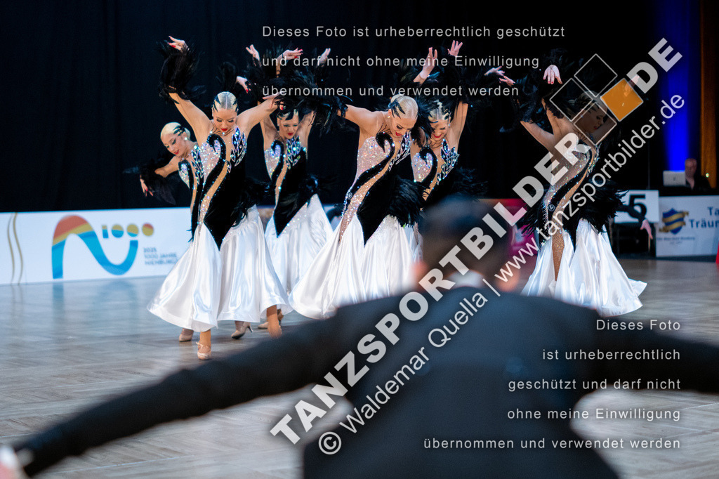 20250118-10447 | Hier finden Sie Tanz Bilder vom Latein und Standard Formationen tanzen. Sportbilder vom Tanzsport. Schöne Fotos und von Weltmeisterschaft, Europameisterschaft, Bundesliga, Regionalliga, Oberliga und Landesliga sowie von GOC Stuttgart, DanceComp, WM Bremen