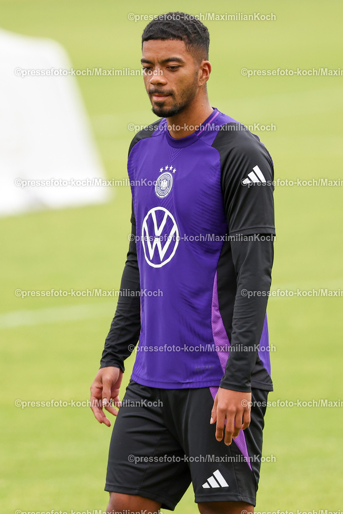 DFB08092402057 | 08.09.2024, Düsseldorf, Fußball, öffentliches Training der DFB Nationalmannschaft Deutschland,  Paul-Janes-Stadion: Benjamin Henrichs (GER #20)DFB regulations prohibit any use of photographs as image sequences and or quasi-video.