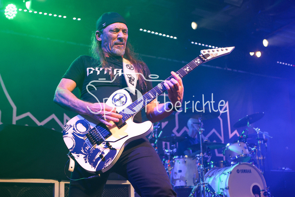 Night Of The Living Trash  | Sacred Reich Gitarrist Wiley Arnett in Aktion beim Auftritt im Backstage Werk in Muenchen