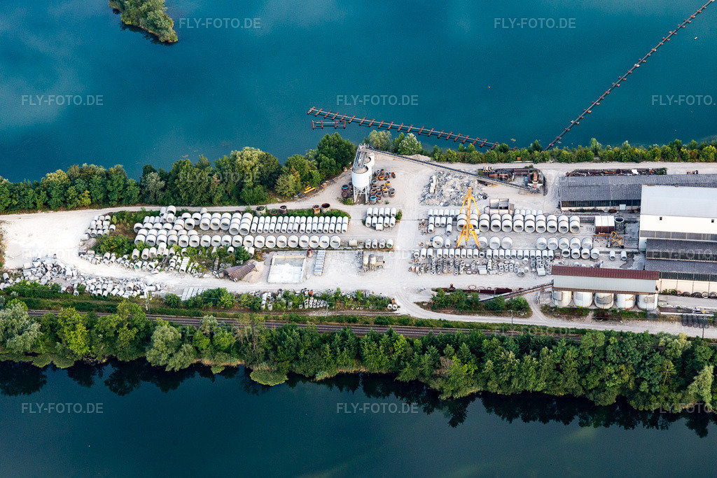 Luftbild: Beton- und Baustoffmischwerk in Rheinsheim im Ortsteil Rheinsheim in Philippsburg im Bundesland Baden-Württemberg in Deutschland. Foto: IMG_109079.jpg vom 19.07.2018 durch Werner Riehm/FLY-FOTO.de