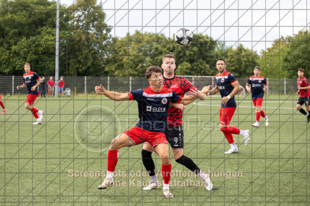 20250726_173431_0037 | #,TSV Bad Boll (rot/schwarz) vs. TSVGG Plattenhardt (blau/rot), Fussball, DB-Regio-WFW-Pokal - wfv, 1.Runde, Saison 2025/2026, Kunstrasenplatz, Erlengarten 37, 73087 Bad Boll, 26.07.2025 - 17:30 Uhr,Foto: PhotoPeet-Sportfotografie/Peter Harich