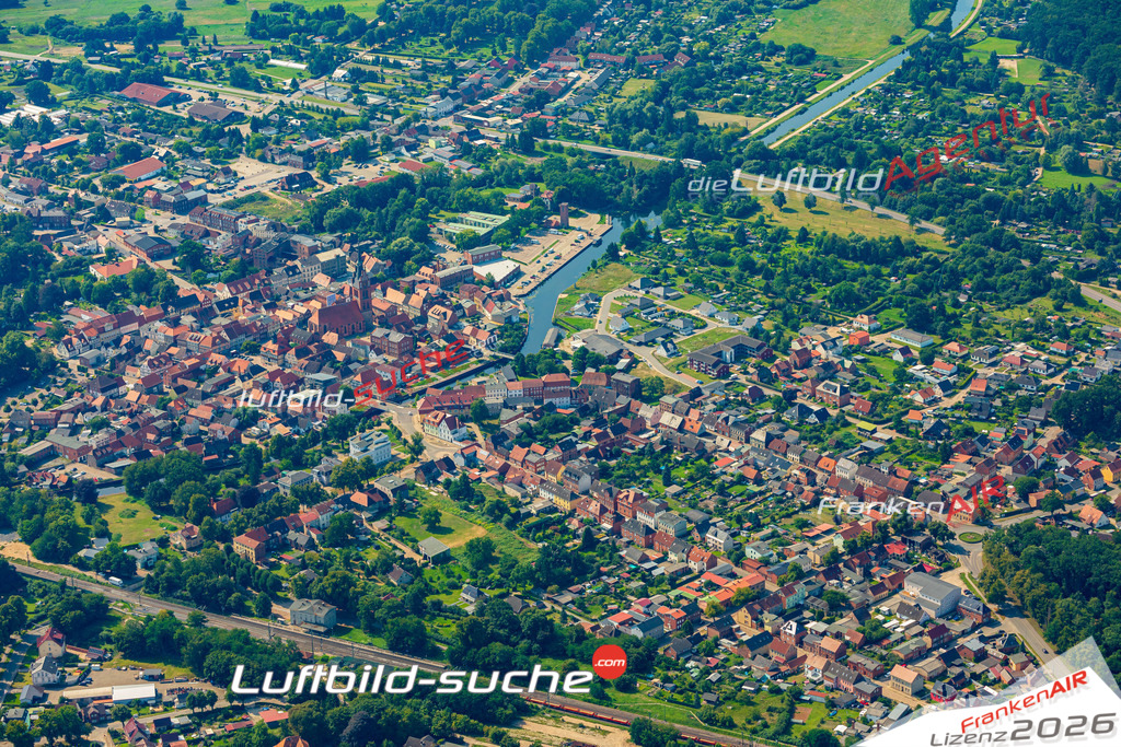 Klassische Luftaufnahme ohne Drohne zeigt:Elde bei Grabow - Die Luftbildaufnahme wurde 2025 vom UL-Flugzeug heraus erstellt ( keine Drohnenaufnahme ) - Hochauflösende Luftaufnahme -Nicht vergleichbar mit Google Maps oder Satelittenbilder- Die Geschenkidee !Mit Lizenz und Bildrechte bestellbar