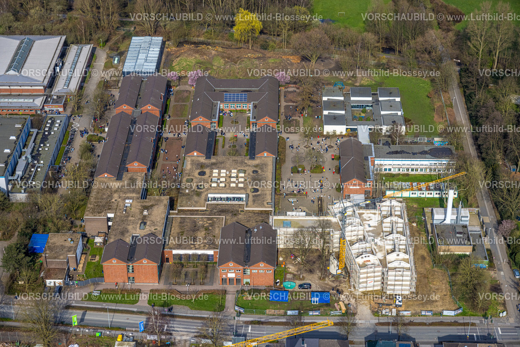 Dinslaken240308642 | Luftbild, Baustelle mit Neubau am Gustav-Heinemann-Gymnasium, Schulhof und Schulkinder, Hiesfeld, Dinslaken, Nordrhein-Westfalen, Deutschland