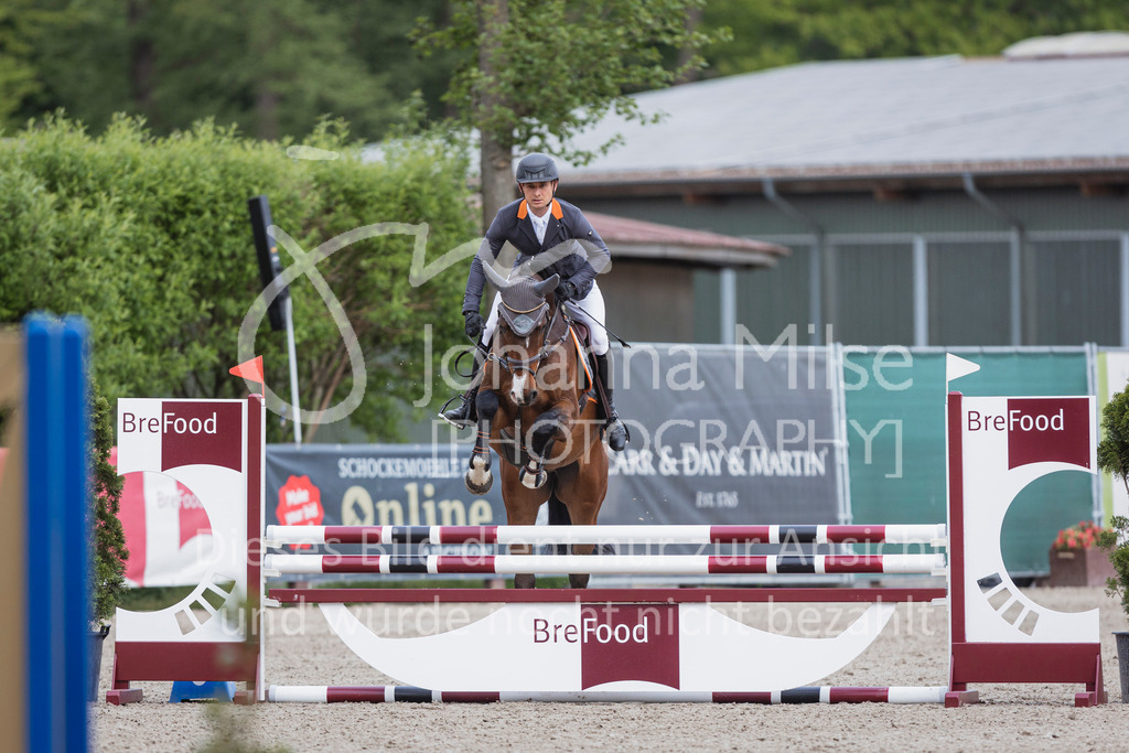 250506_Mühlen_SprPf-A2-225 | Deine schönsten Turniermomente als professionelle Fotos! Entdecke hochwertige Pferdesport-Fotografie im Online-Shop. Jetzt Fotos finden & bestellen!