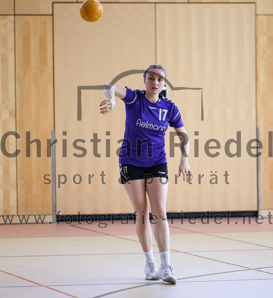 2023-03-18_033_SpVgg_Altenerding_II_gegen_HSG_Freising-Neufahrn_II | Erding, Deutschland, 18.03.2023:
Handball, Bezirksliga Frauen Altbayern 2022 / 2023, 14. Spieltag, SpVgg Altenerding II gegen HSG Freising-Neufahrn II, Endergebnis: 25:27

Thea-Sophie Steinbrecher (SpVgg Altenerding, #17)

Foto: Christian Riedel / fotografie-riedel.net