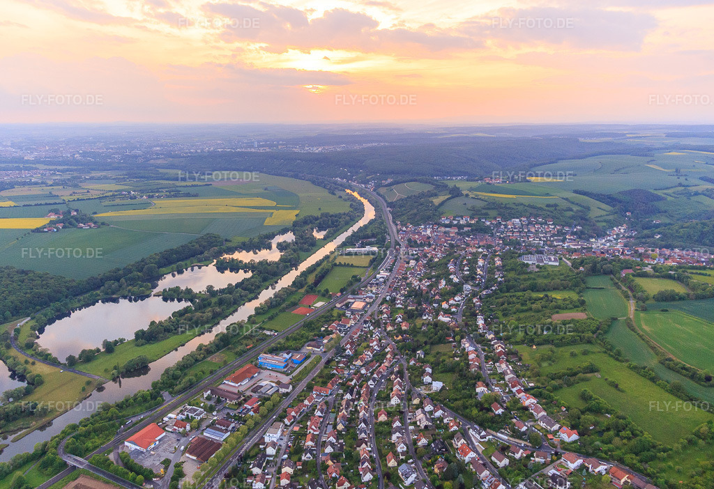 Luftbild: Ortsansicht am Mainufer aus Südosten in Schonungen im Bundesland Bayern in Deutschland. Foto: IMG_099666.jpg vom 24.05.2017 durch Werner Riehm/FLY-FOTO.de