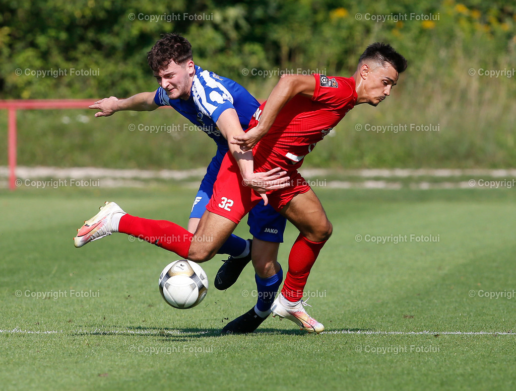 A_LUI_2608023_28 | SPORT,FUSSBALL,LT1 OOELIGA ASKOE OEDT-SPG FRIEDBURG/POENDORF 26.08.2023 IM BID:FILPI BRTESKIC (OEDT) MUSS NACH DEM FOUL VON LUKAS PREINER (FRIEDBURG) VERLETZT VOM FELD FOTO:FOTOLUI