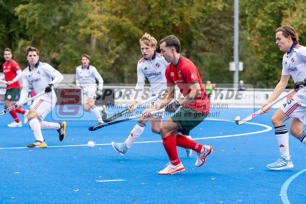 HK_20241012_107377 | 1. Bundesliga Herren Crefelder HC - Mannheimer HC am 12.10.2024 Crefelder HTC , CHTC, Krefeld , Linus Müller ( Mannheimer HC #5 ) , Sharp Lachlan ( Crefelder HTC #9 )
