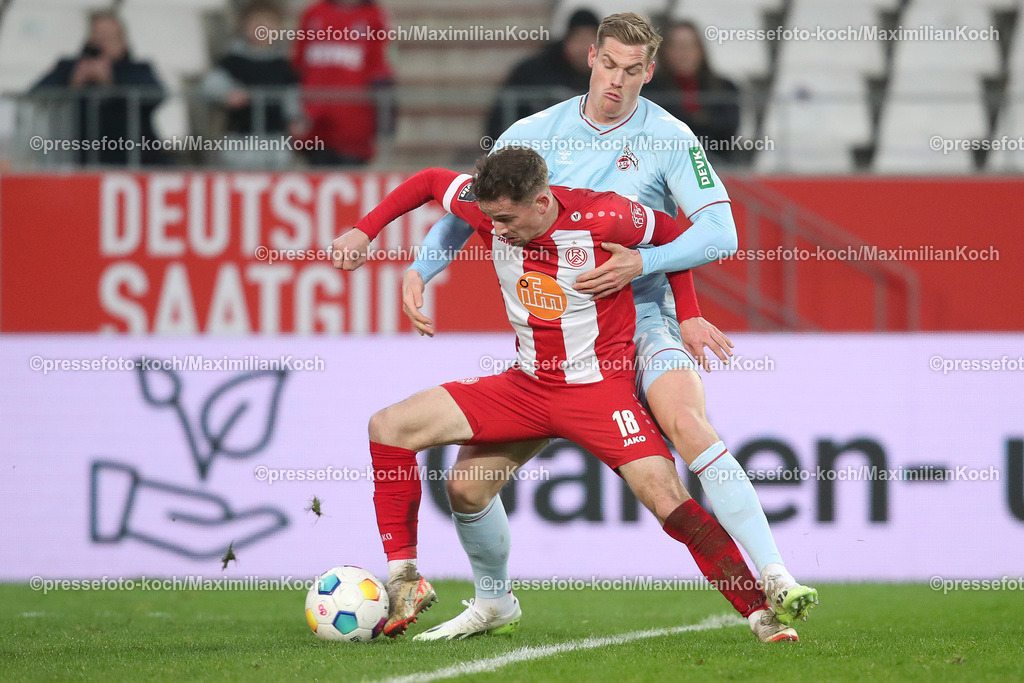 RWE06012402160 | 06.01.2024, Essen, Fußball, Herren, Stadion an der Hafenstraße, Testspiel, Rot-Weiss Essen – 1. FC Köln:  Nils Kaiser (Rot-Weiss Essen) gegen Steffen Tigges (1.FC Köln). 
DFB regulations prohibit any use of photographs as image sequences and or quasi-video.