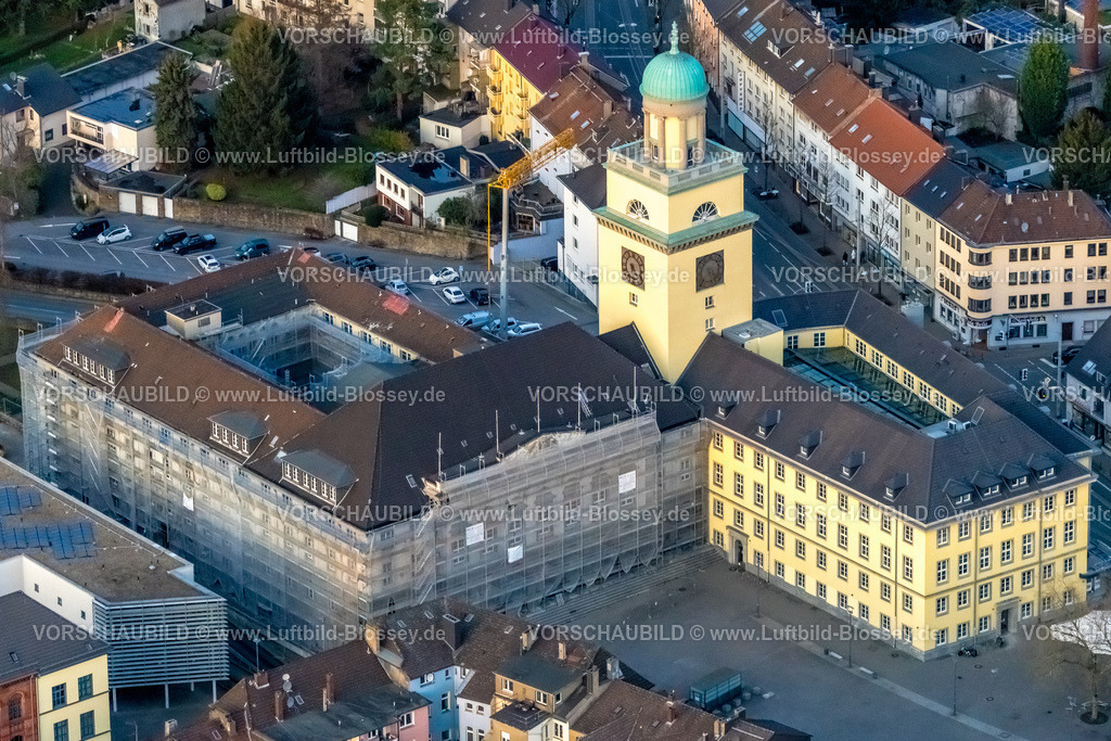 Witten230102329 | Luftbild, Rathaus, Baustelle Fassaden Verhüllung, Witten, Ruhrgebiet, Nordrhein-Westfalen, Deutschland