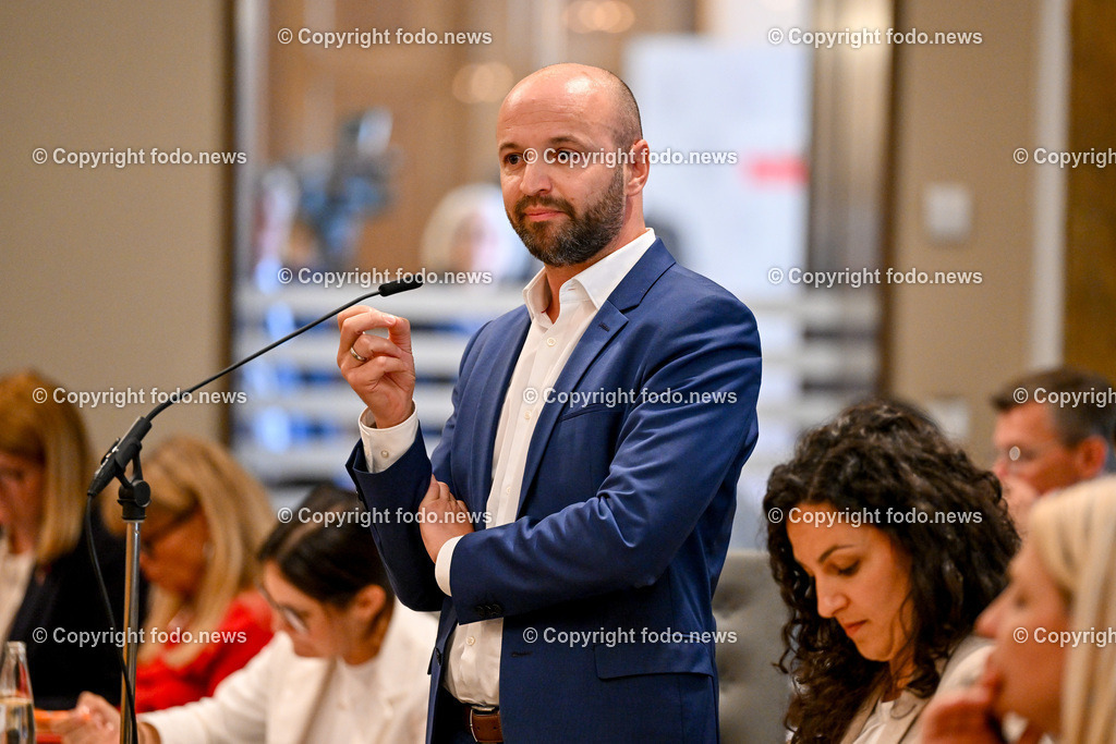 Landhaus Linz_ Promenade_ Landtagssitzung_ 13.06.2024-89 | 13.04.2024, Landhaus Linz AUT, Promenade, Landtagssitzung, im Bild Severin Mayr (Die Gruenen, Klubobmann)