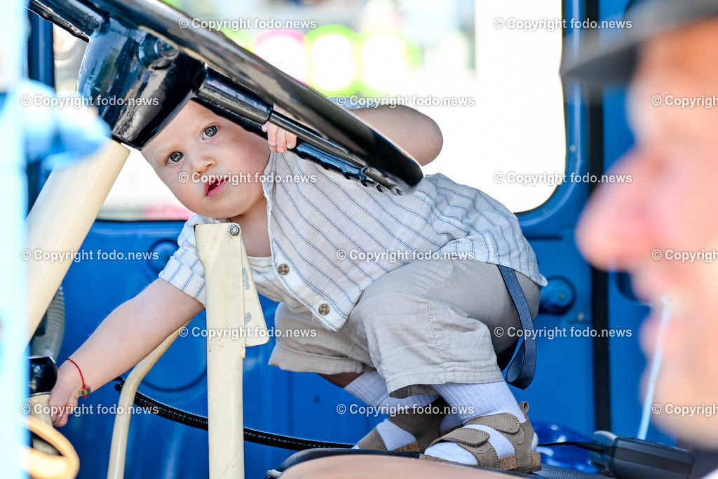 Slowakei_ Povazska Bystrica_ Veteran Tour Manin_ 14.06.2025-170 | 14.06.2025, Slowakei, SVK, Trenciansky kraj, Povazska Bystrica, im Bild Oldtimer Klub, Historische Fahrzeuge, Veteran Tour Manin, Auto, Alt, Besucher, Menschen, Feature, Symbolbild