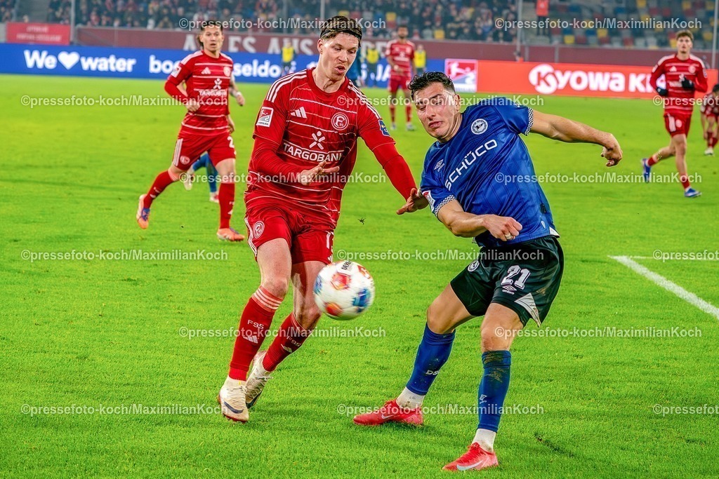xKKUx16012601052 | 16.01.2026, xkkux, Fußball, Fortuna Düsseldorf - Arminia Bielefeld, 2. Fußball Bundesliga, Merkur Spiel-Arena, Saison 2025 2026: Cedric Itten (Fortuna Düsseldorf #13) im Zweikampf gegen  Stefano Russo (Arminia Bielefeld #21)  DFB regulations prohibit any use of photographs as image sequences and or quasi-video.