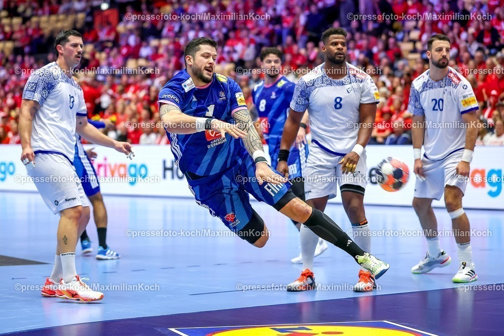EHF24012601039 | 24.01.2026, Handball, Men's EHF EURO 2026, Frankreich - Portugal, Jyske Bank Boxen in Herning, Dänemark, Main Round:  Nicolas Tournat (France #11) wirft auf das Tor gegen  Rocha Nogueira (Portugal #13)  Victor Manuel Iturriza Alvarez (Portugal #08)  Miguel Jose Soares Neves (Portugal #20) 