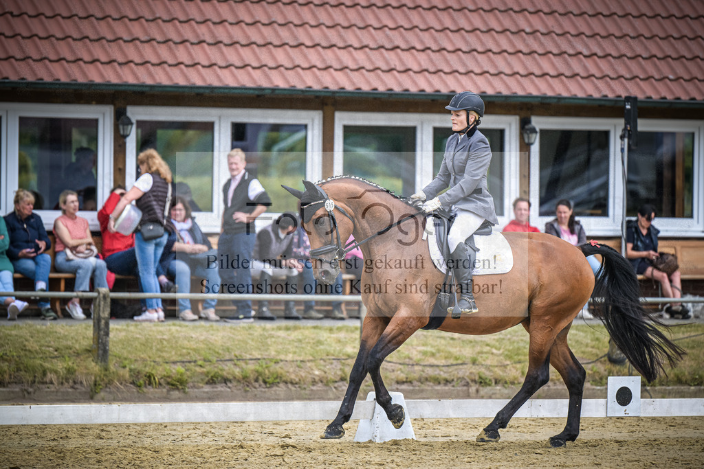 DOS_9056 | Entdecke hochwertige Reitturnierfotos von Foto Oger. Professionell, emotional und authentisch – jetzt Lieblingsmomente im Shop bestellen.Deutschlandweite Turnierfotografie. - Realisiert mit Pictrs.com
