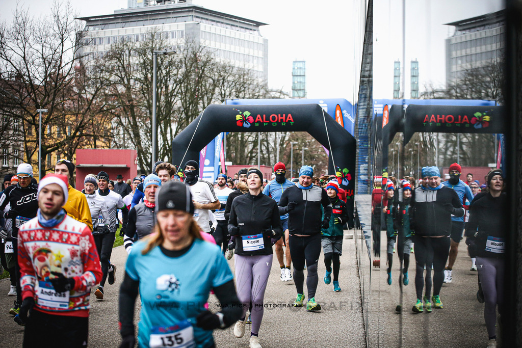..... | Linz, AUSTRIA,14. Dezember 25, ALOHA WINTERLAUF DEZEMBER 25 , Image shows: Photo: WAPICS / Andreas Willdoner