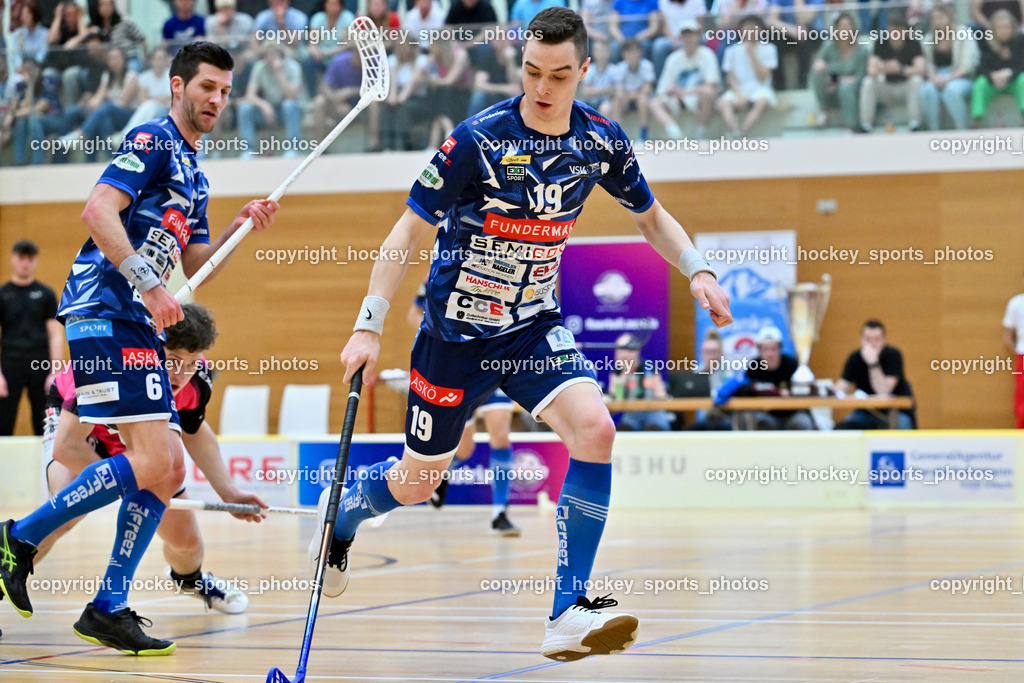 VSV Unihockey vs. Wiener Floorballferein 6.4.2024 | #6 Timo Schmid VSV Unihockey, #19 Philipp Seiser VSV Unihockey, VSV Unihockey vs. Wiener Floorballferein 6.4.2024, VSV Unihockey vs. Wiener Floorballferein  am 06.04.2024 in Villach (Ballspielhalle St. Martin), Austria, (Photo by Bernd Stefan)