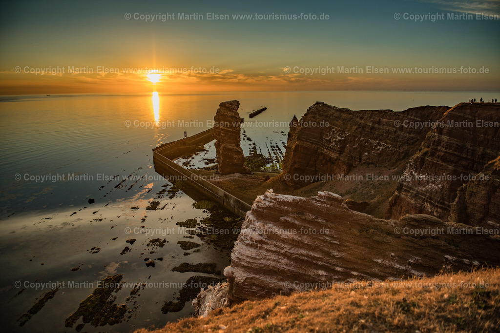 Helgoland Lange Anna_Sonnenuntergang_ELS_3071030818 | Helgoland - Aufnahmedatum: 01.08.2018, Aufnahmehöhe:  m, Koordinaten:  - , Bildgröße: 8256 x  5504 Pixel - Copyright 2018 by Martin Elsen, Kontakt: Tel.: +49 157 74581206, E-Mail: info@schoenes-foto.deSchlagwörter:Schleswig-Holstein,Landkreis Pinneberg,Düne,Hochseeinsel,Börteboote,Meer,Küste,Halunder,Oberland,Unterland,Strand,Seehunde,Robben,Lange Anna,Felsen,Roter Felsen,Luftbild,Luftbilder,Bastölpel - Realisiert mit Pictrs.com