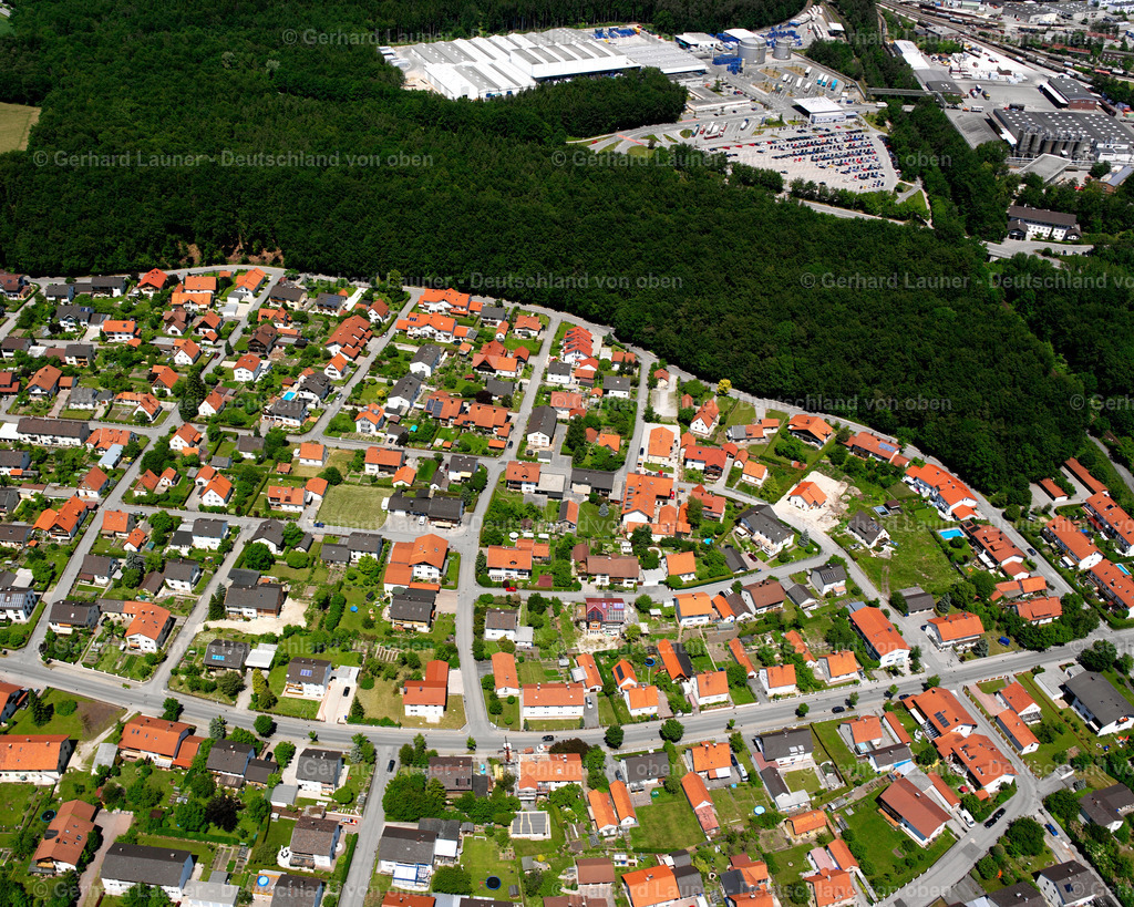 2600512 | GENDORF 09.06.2006 Wohngebiet einer Einfamilienhaus- Siedlung  in Gendorf im Bundesland Bayern, Deutschland // Single-family residential area of settlement  in Gendorf in the state Bavaria, Germany Foto: Gerhard Launer