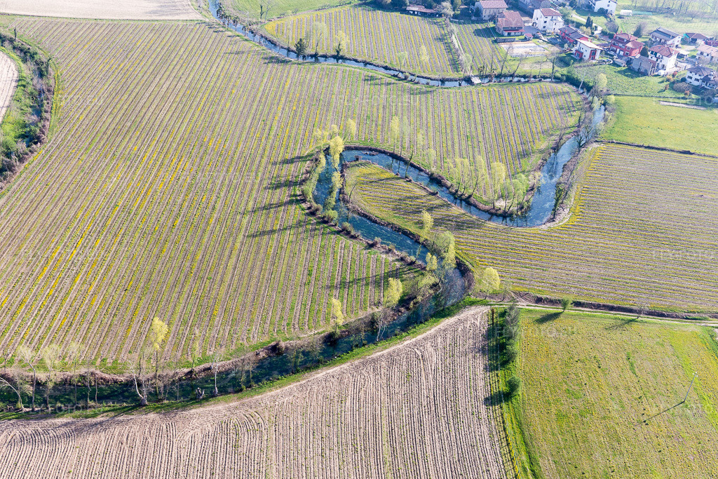 Vue aérienne: Vue de la ville à Castions dans le département Frioul-Vénétie Julienne, Italie. Photo: IMG_105755.jpg prise le 08/04/2018 par Werner Riehm/FLY-FOTO.eu – Résolution de l'original: 5472 x 3648 px