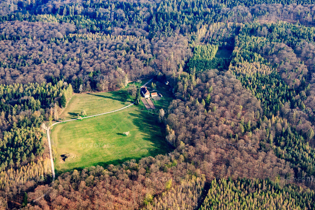 Luftbild: Forsthaus an Waldlichtung im Ortsteil Windstein in Windstein im Bundesland Bas-Rhin in Frankreich.Foto: IMG_63697.jpg vom 30.03.2014 durch Werner Riehm/FLY-FOTO.deAuflösung des Originals: 4752 x 3168 px